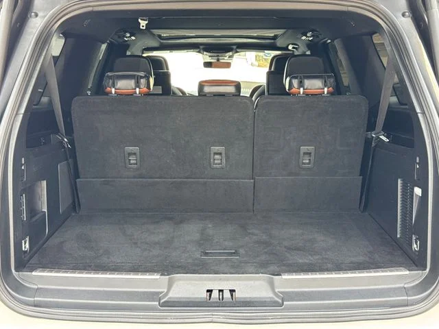 Used 2021 White Lincoln Reserve image 13