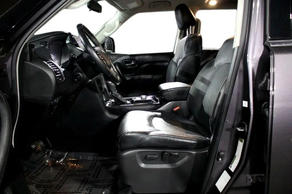 Used 2024 Gray INFINITI LUXE image 9