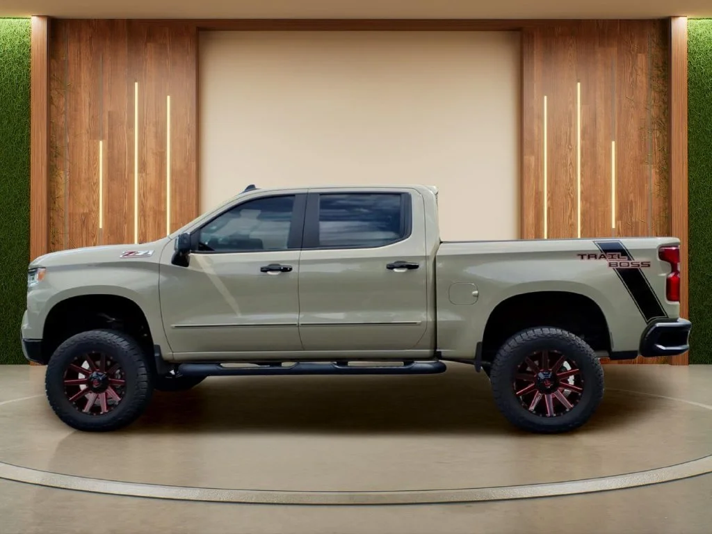 Used 2022 SAND DUNE METALLIC Chevrolet LT Trail Boss image 28