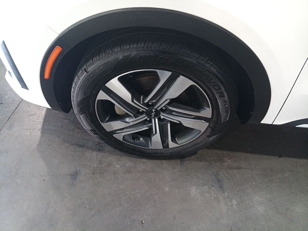 Used 2022 White Kia SX Prestige image 10