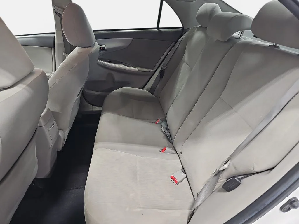 Used 2010 White Toyota LE image 13
