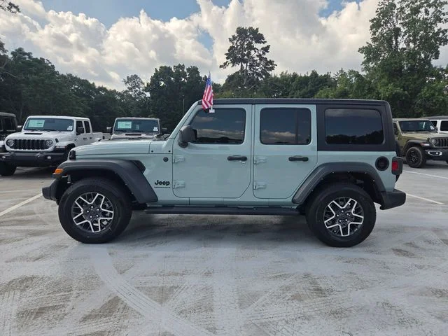 Used 2023  Jeep Sport image 4