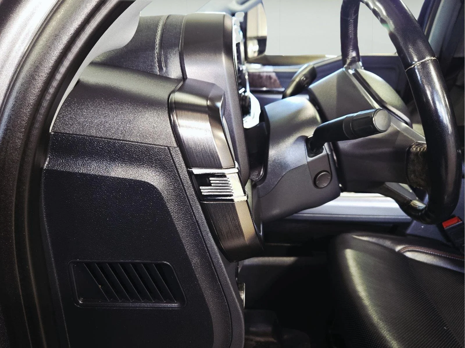 Used 2024 Carbonized Gray Ford Lariat image 42