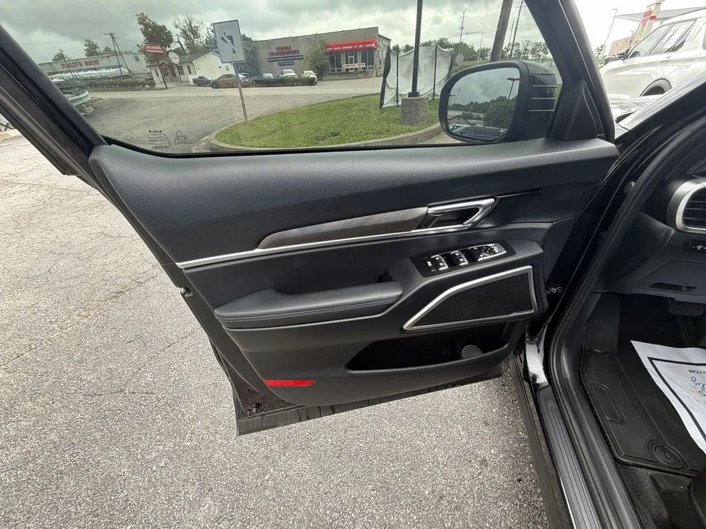 Used 2024 Black Kia EX X-Line image 13