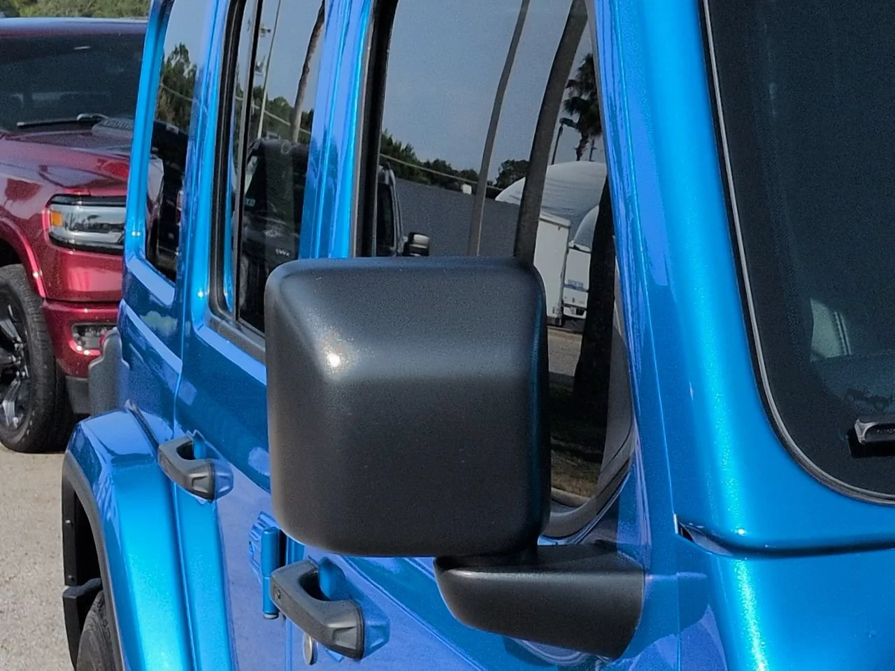 Used 2024 Blue Pearl Jeep Sahara image 11