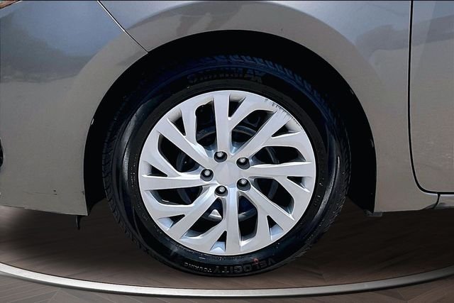 Used 2018 Gray Toyota LE image 9
