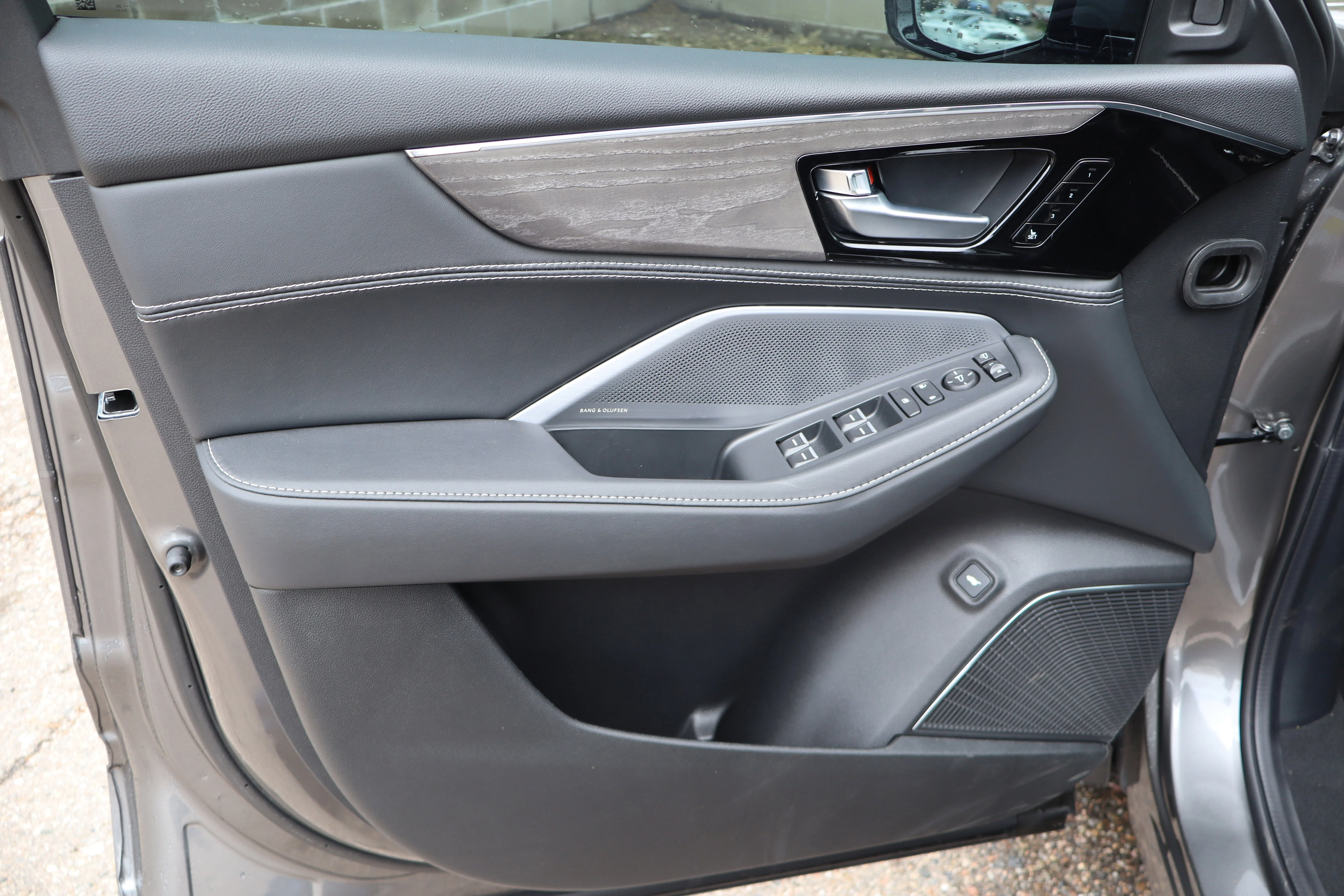 New 2026 Liquid Carbon Metallic Acura w/Advance Package image 23
