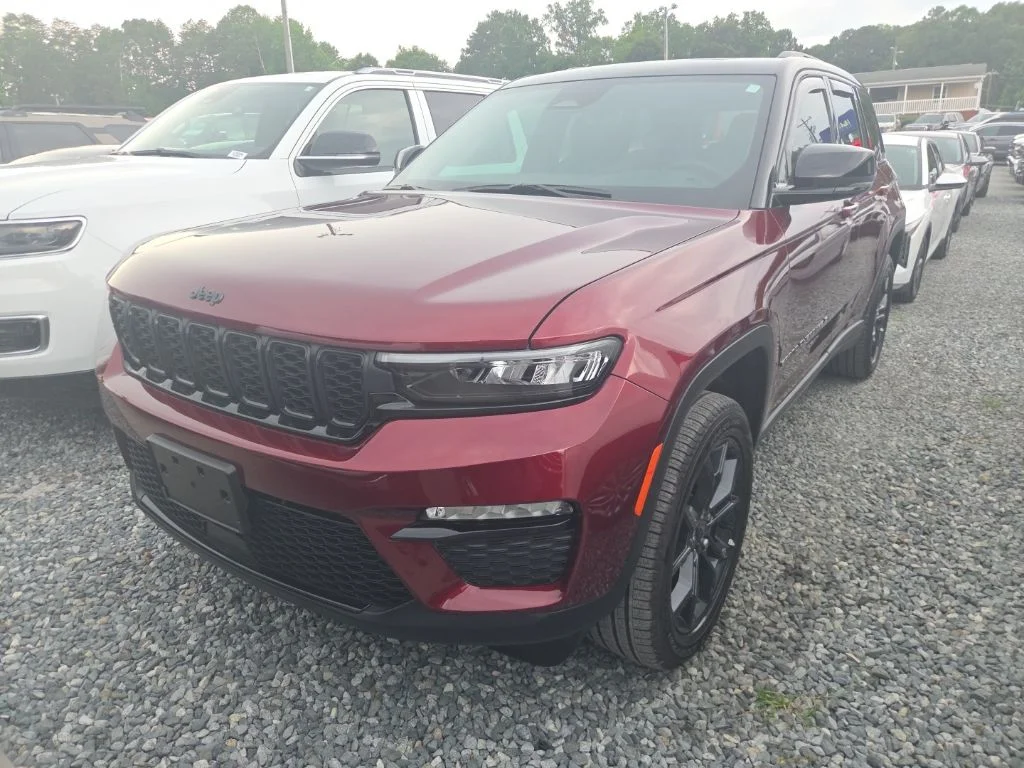 Used 2025 Red Jeep Limited image 1