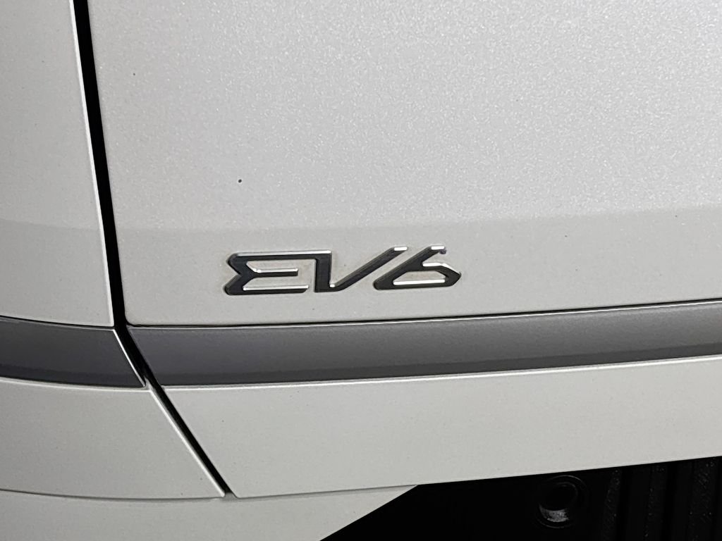 Used 2024 White Kia Light image 24
