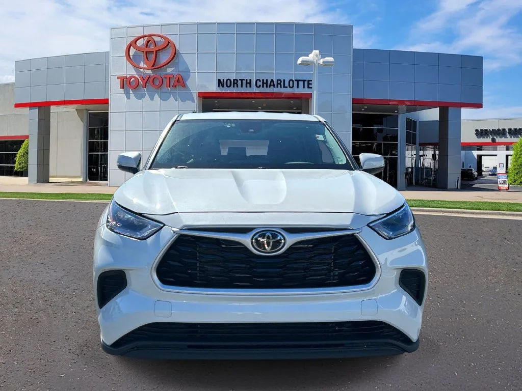 Used 2022 Beige Toyota L image 3