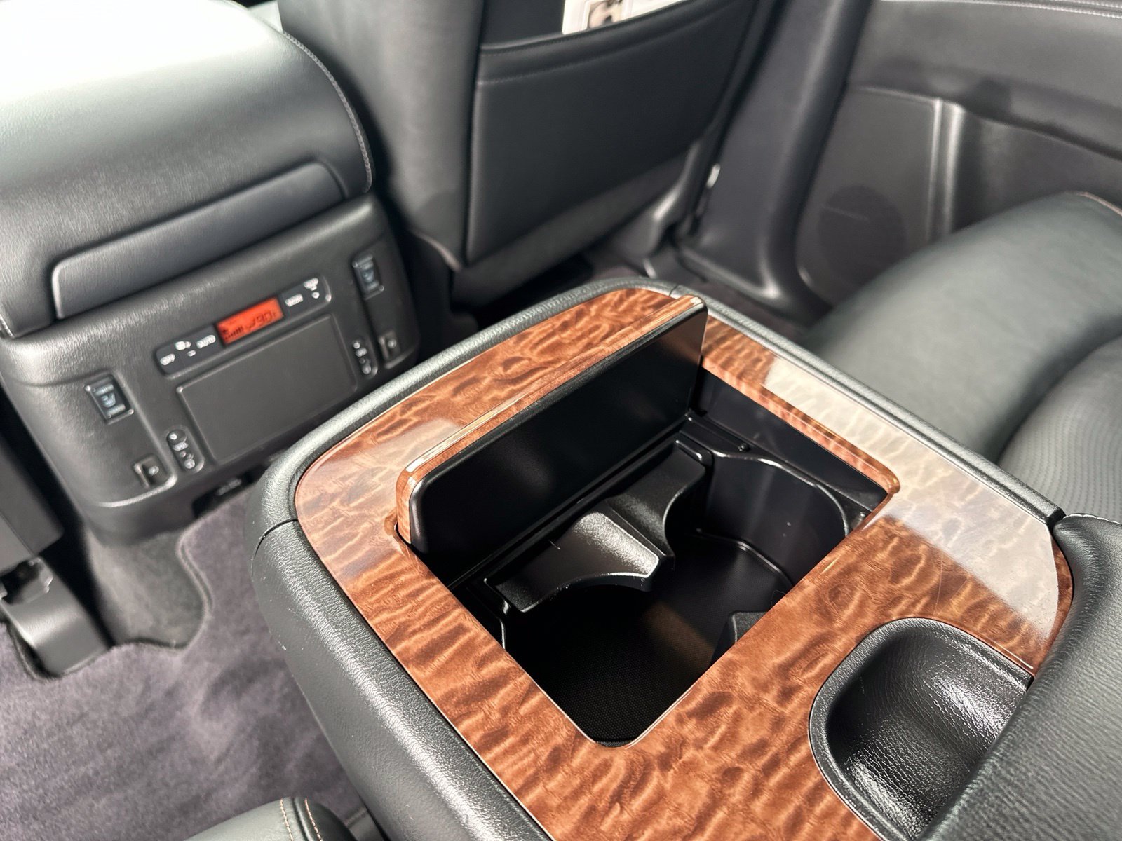 Used 2020 White Nissan Platinum image 23