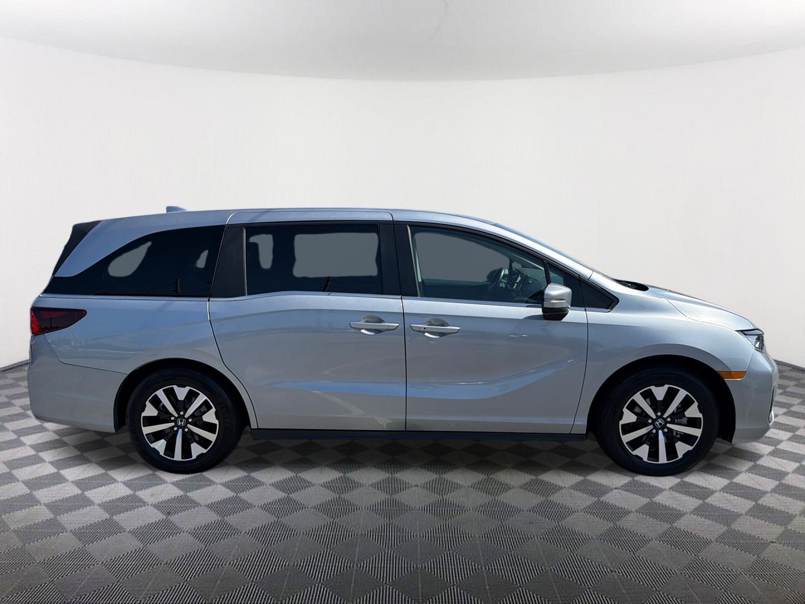 Certified Used 2025 Solar Silver Metallic Honda EX-L image 8