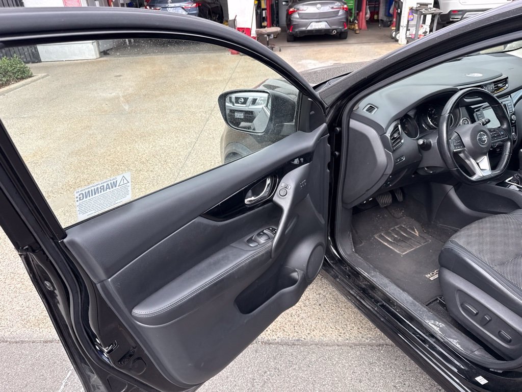 Used 2021 Magnetic Black Pearl Nissan SV image 14