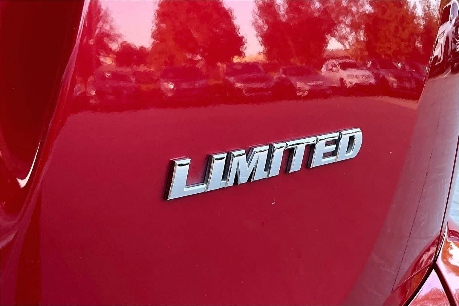 Used 2016 Barcelona Red Metallic Toyota Limited image 10