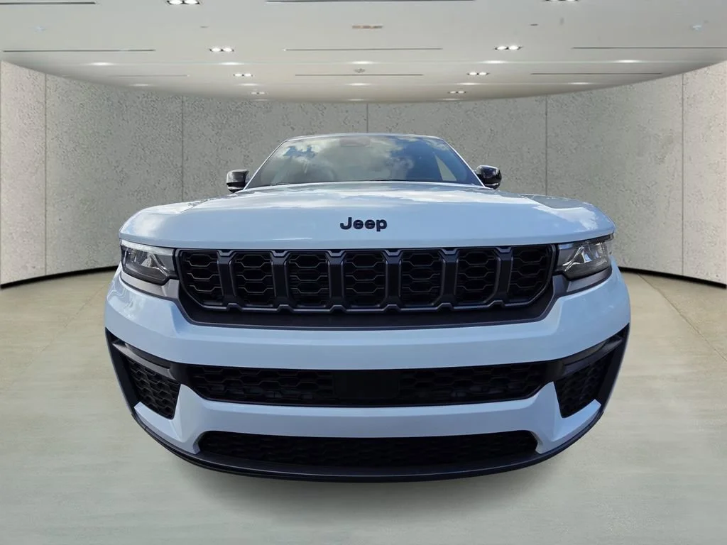 New 2026 Bright White Clear-Coat Exterior Paint Jeep Limited image 2
