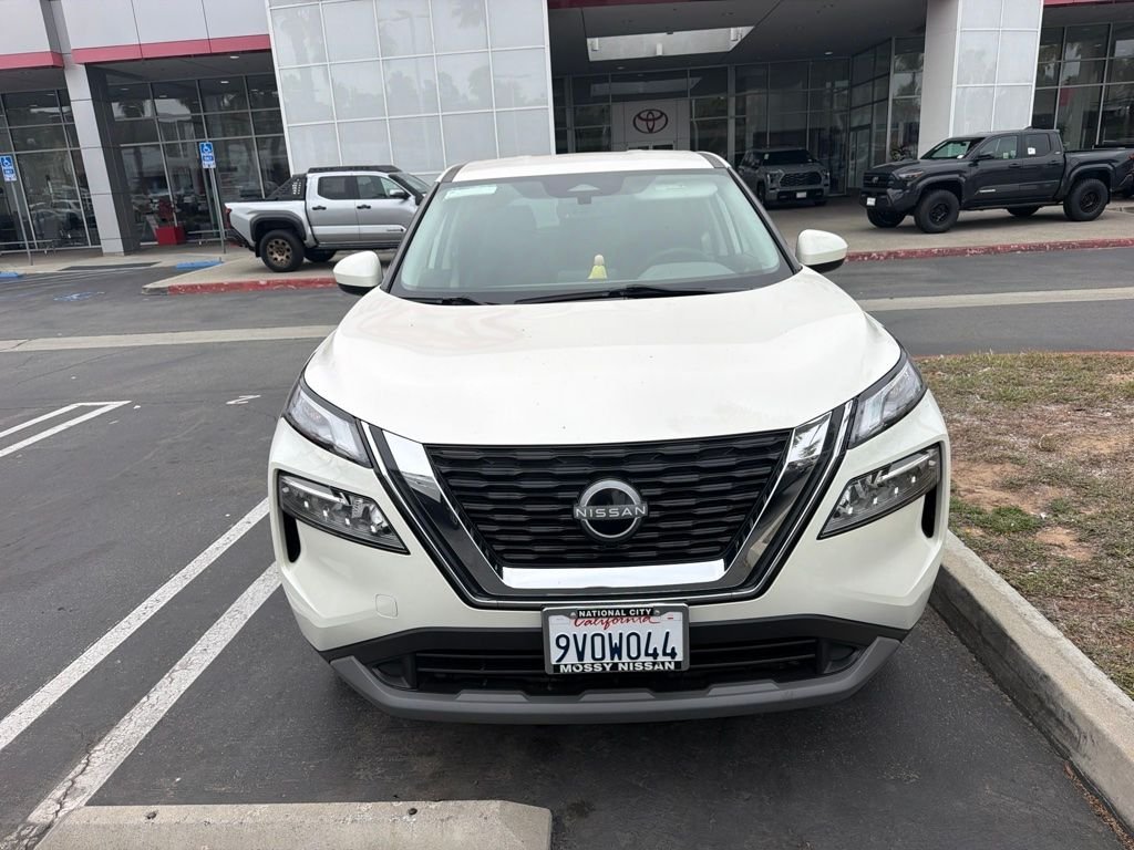 Used 2023 White Nissan SV image 6