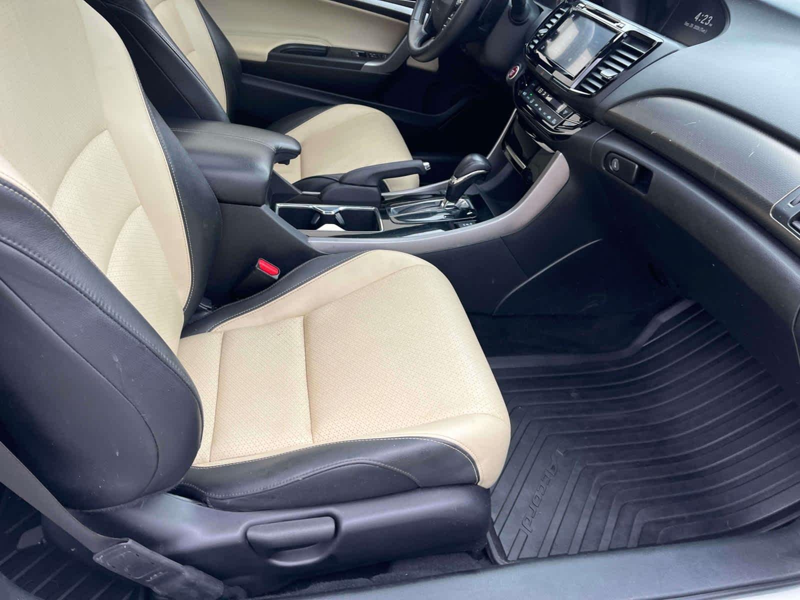 Used 2017  Honda EX-L image 24