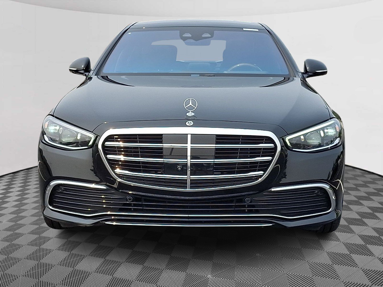 Certified Used 2024 Black - 040 Mercedes-Benz 4MATIC® image 2