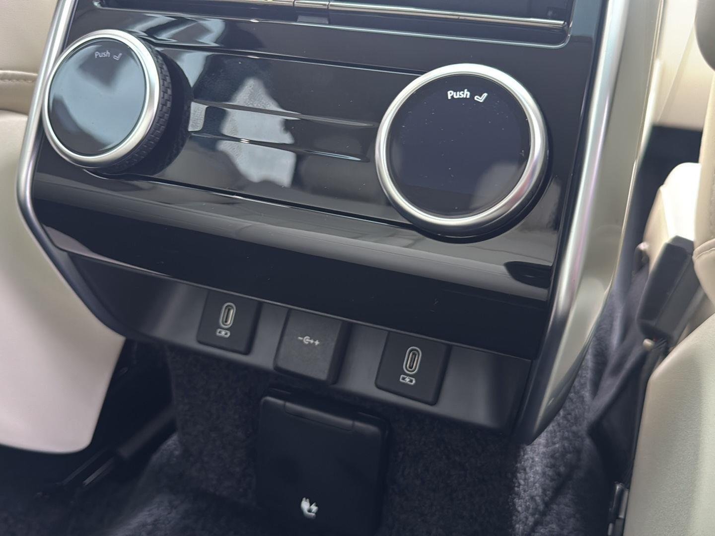 New 2026 Varesine Blue Land Rover SE image 21