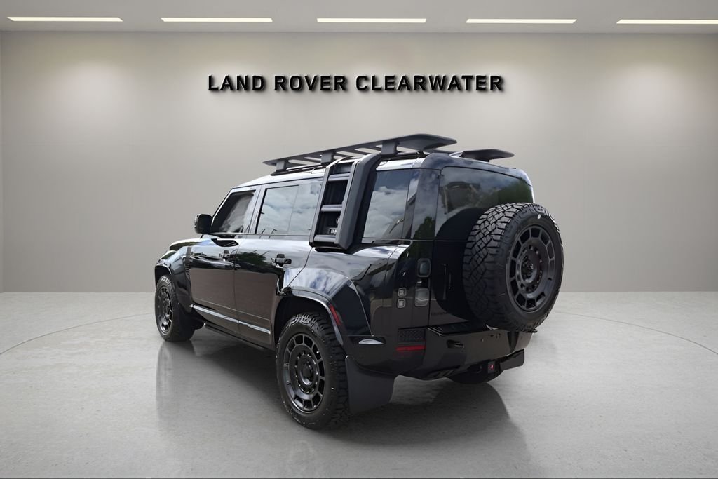 New 2026 Narvik Black LAND ROVER  image 3