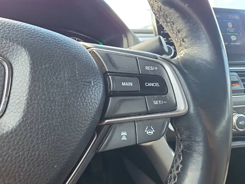 Used 2020 Silver Honda EX-L image 17