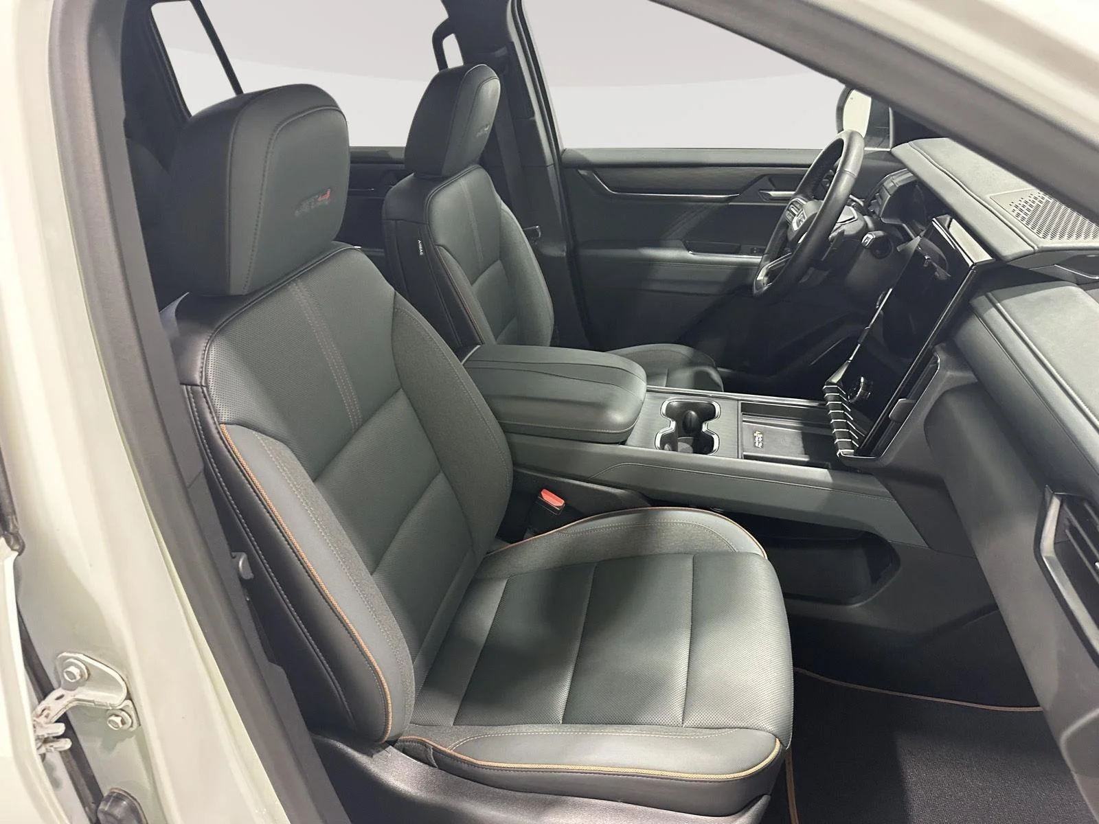 Used 2024 Summit White GMC AT4 image 28