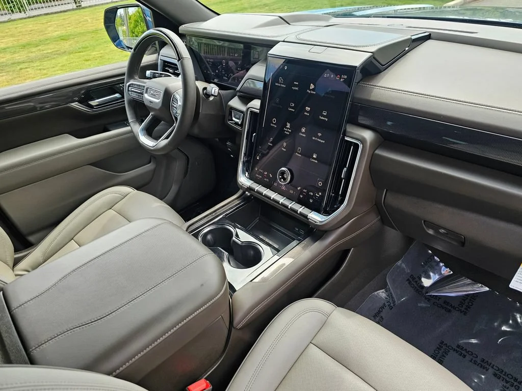 Used 2025 Downpour Metallic GMC Elevation image 10