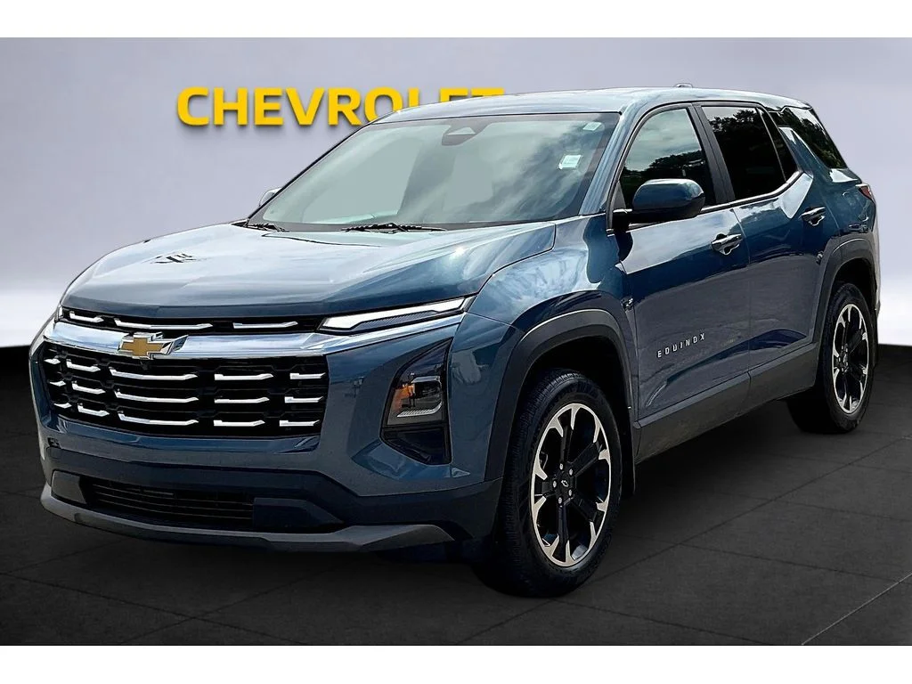 Used 2025 Lakeshore Blue Metallic Chevrolet LT image 9
