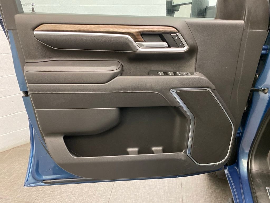 Used 2025 Blue Chevrolet LT image 22