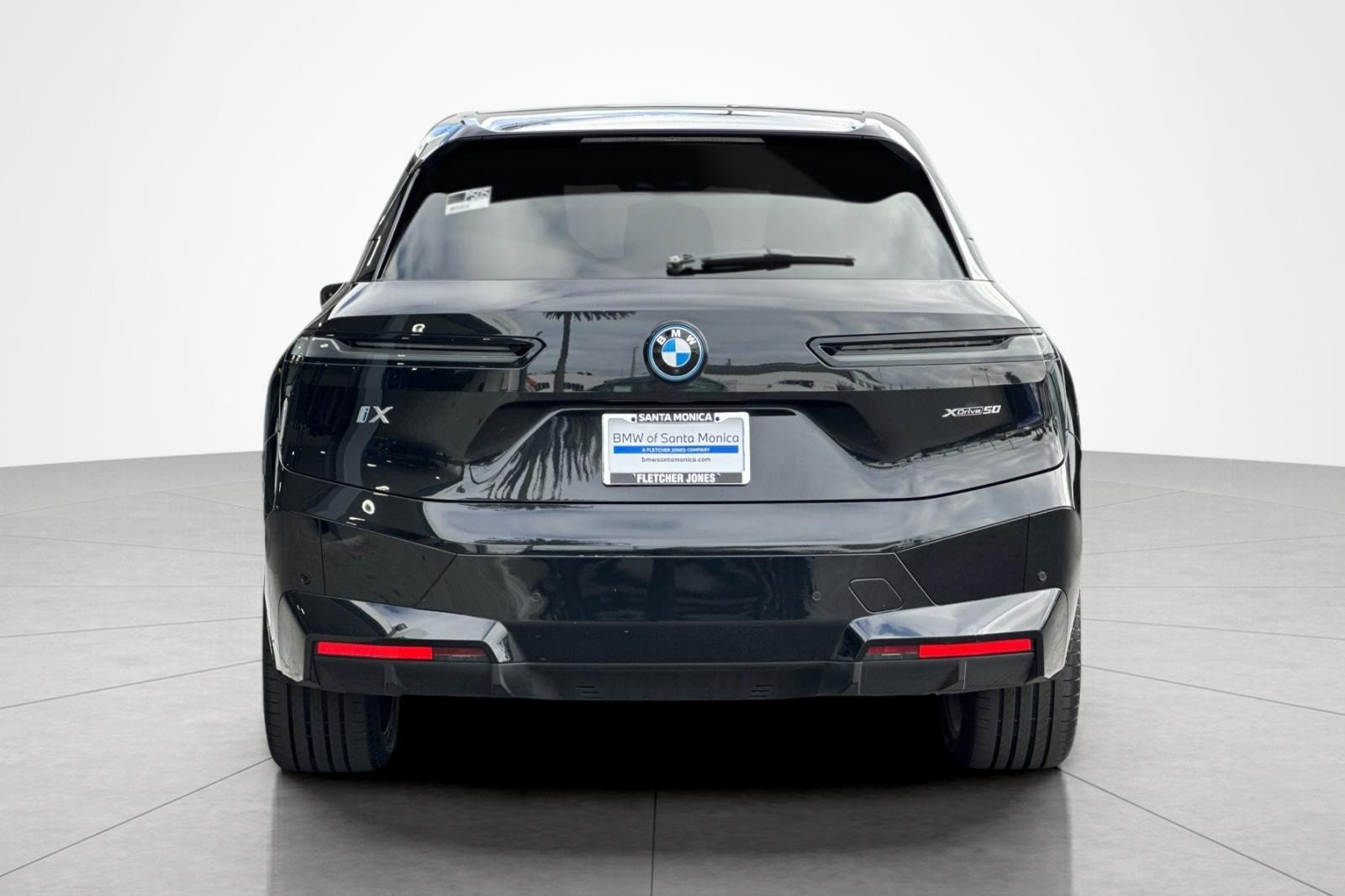 Certified Used 2024 Black Sapphire Metallic BMW xDrive50 image 4