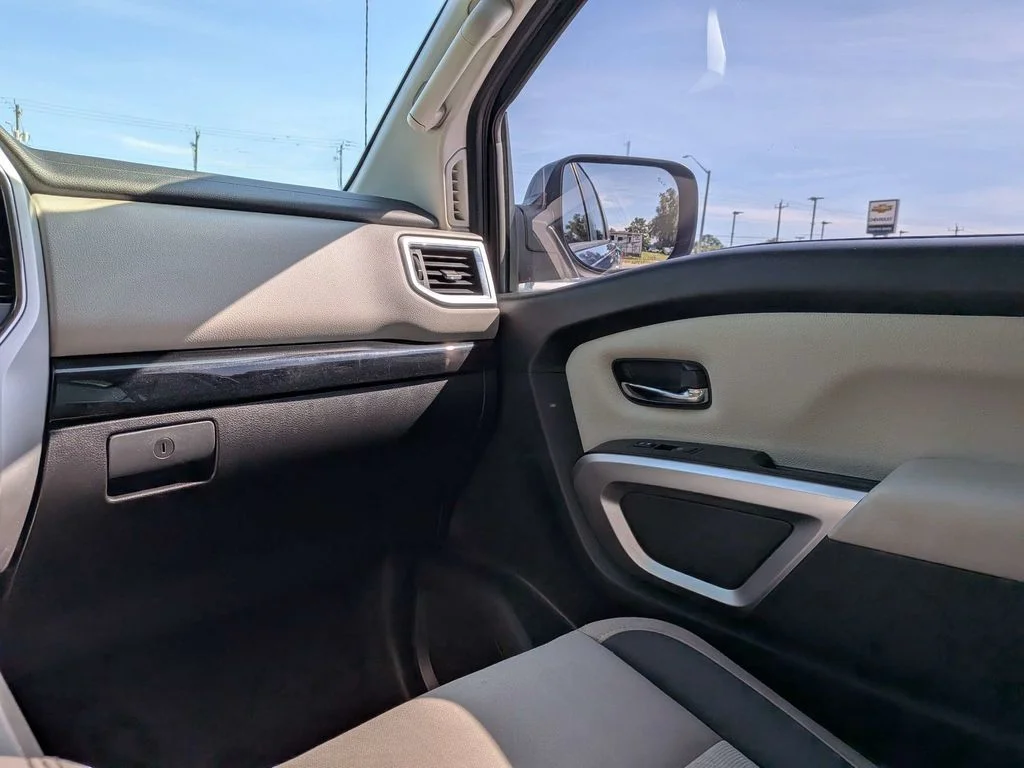 Used 2021 Blue Nissan SV image 17