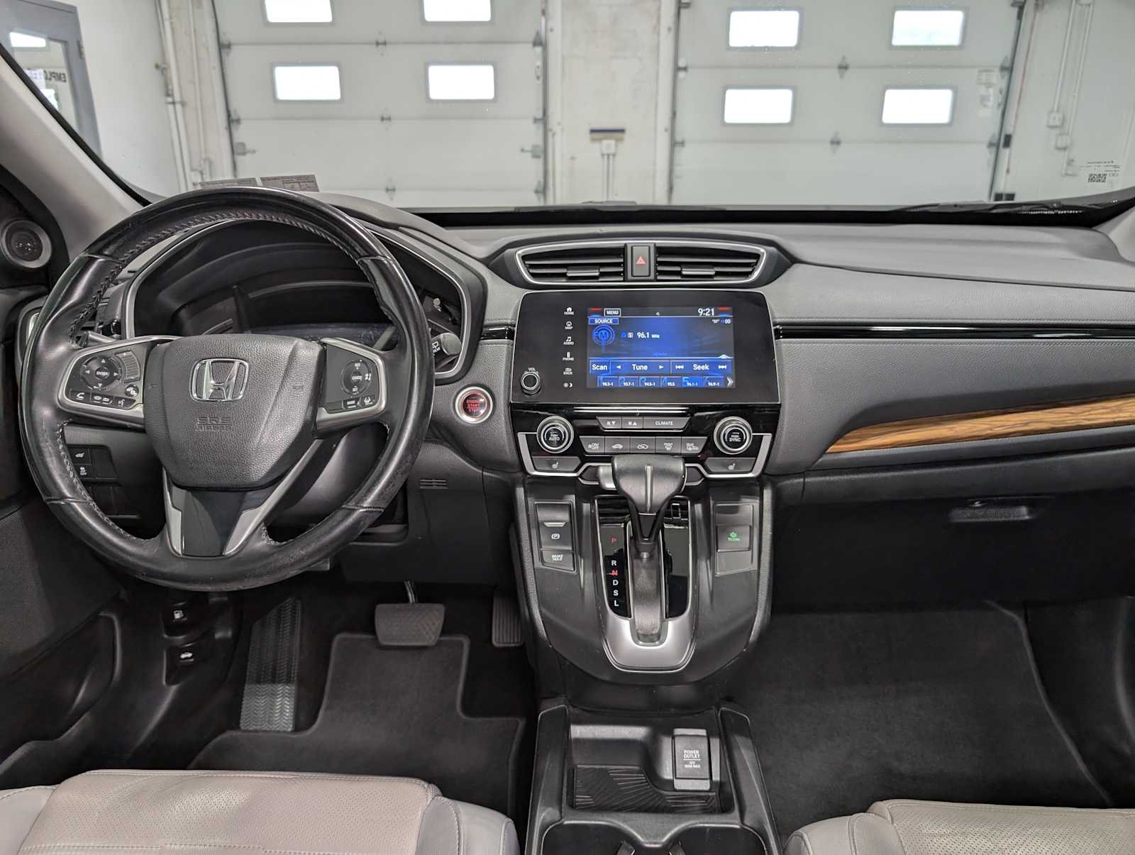 Used 2018 Obsidian Blue Pearl Honda Touring image 18