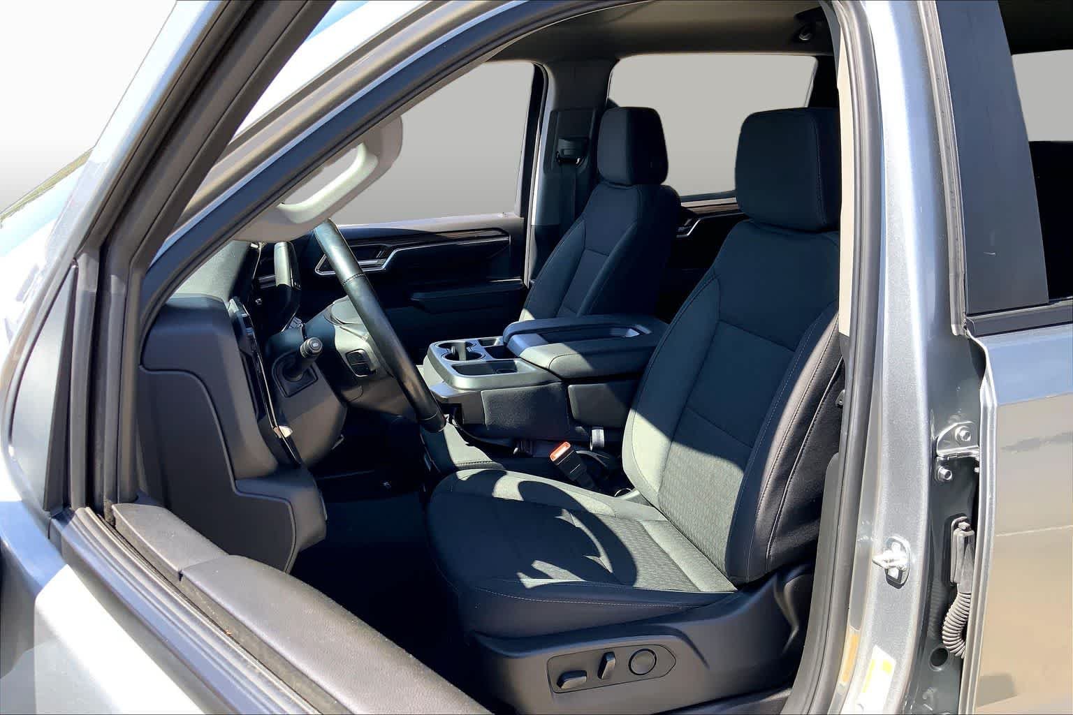 Used 2025 Sterling Gray Metallic Chevrolet LT image 13