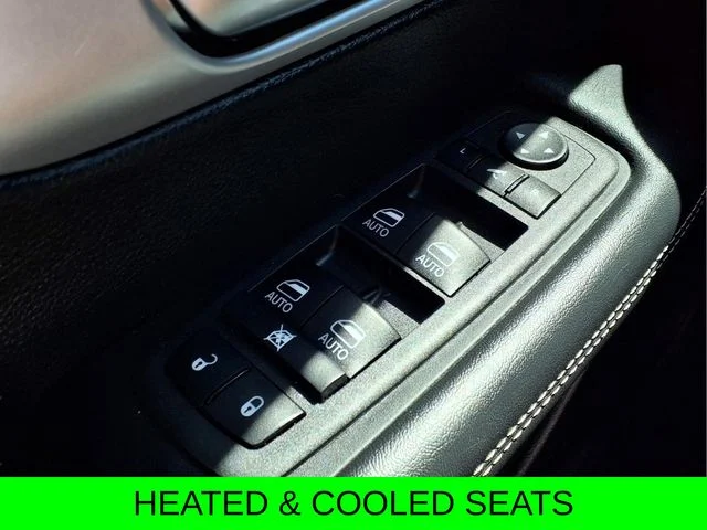 Used 2025 White Chrysler Limited image 17