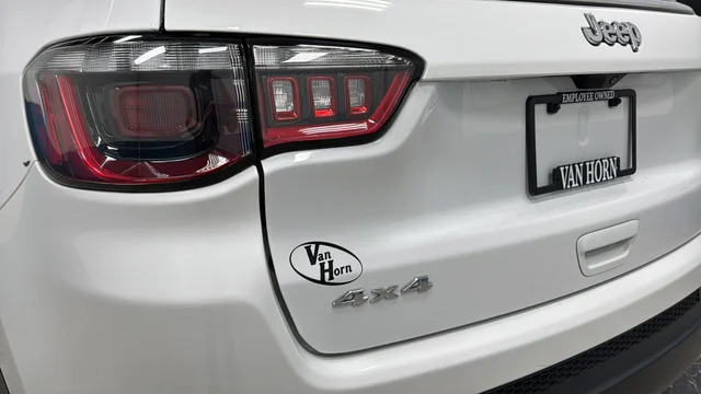 Used 2022 Bright White Clearcoat Jeep Latitude image 35