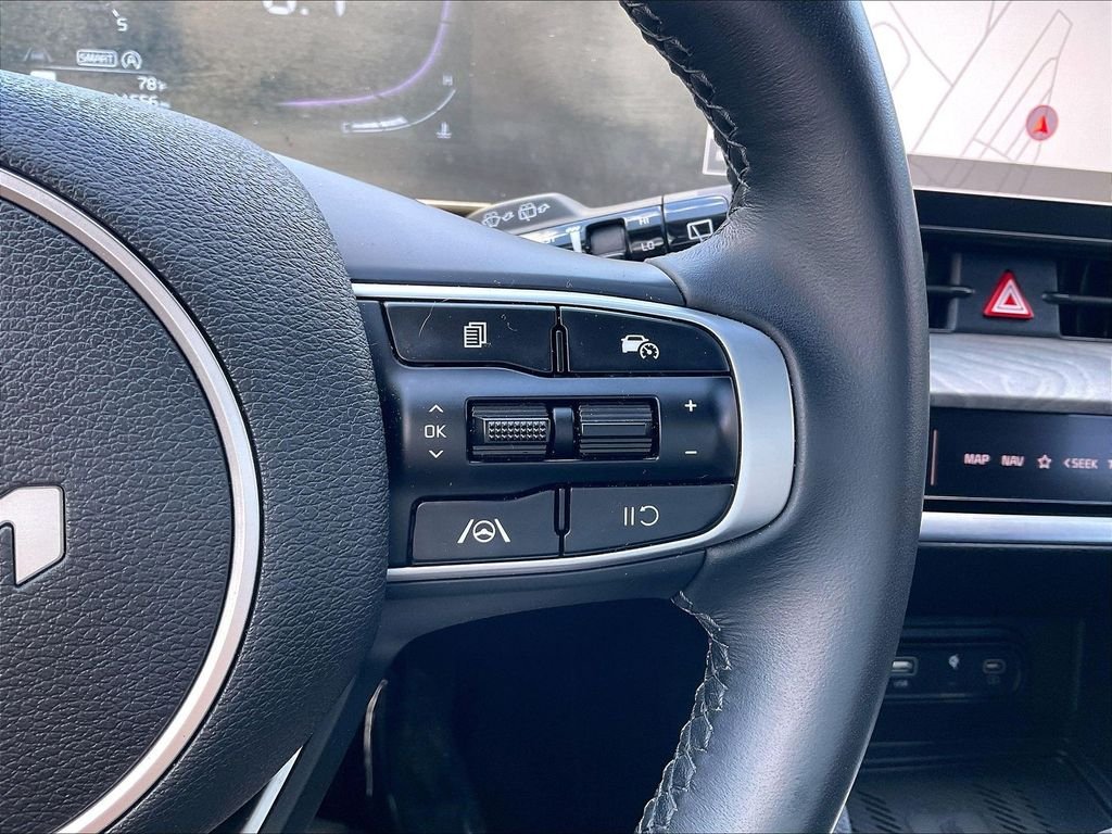 Used 2025 Wolf Gray Kia X-Line image 23
