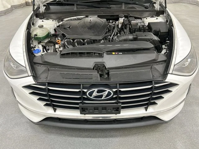 Used 2021 Gray Hyundai SE image 6
