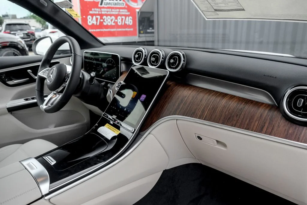 New 2026 Polar White Mercedes-Benz GLC 300 image 16