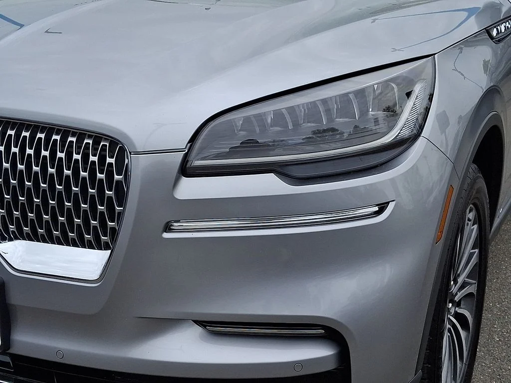 Certified Used 2023 Radiance Metallic Lincoln Standard image 9
