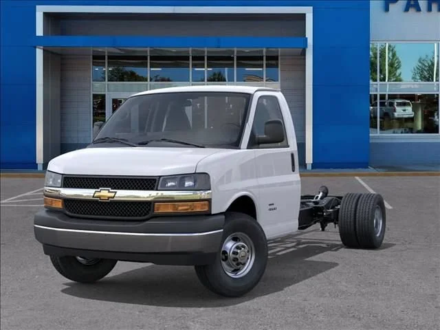 New 2026 Summit White Chevrolet 1WT image 6
