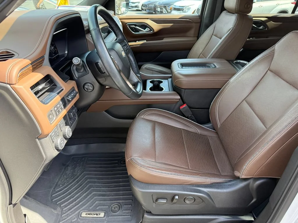 Used 2023 Iridescent Pearl Tricoat Chevrolet High Country image 25