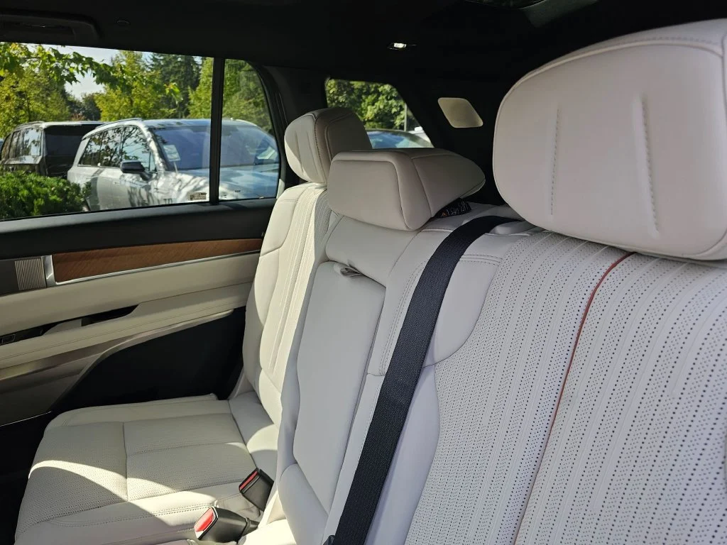 New 2027 Vibrant White Tricoat Cadillac Luxury image 21
