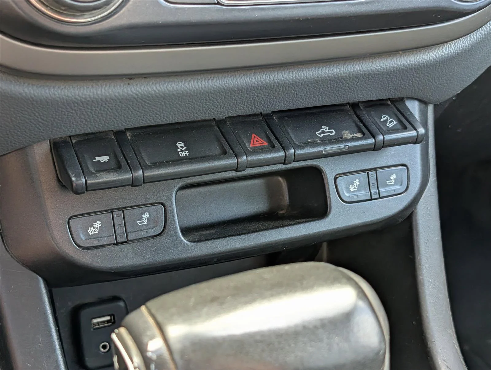 Used 2018 SATIN STEEL METALLIC Chevrolet 4WD Z71 image 19