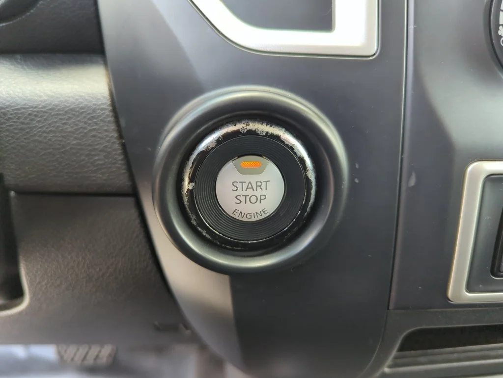 Used 2019 White Nissan S image 37