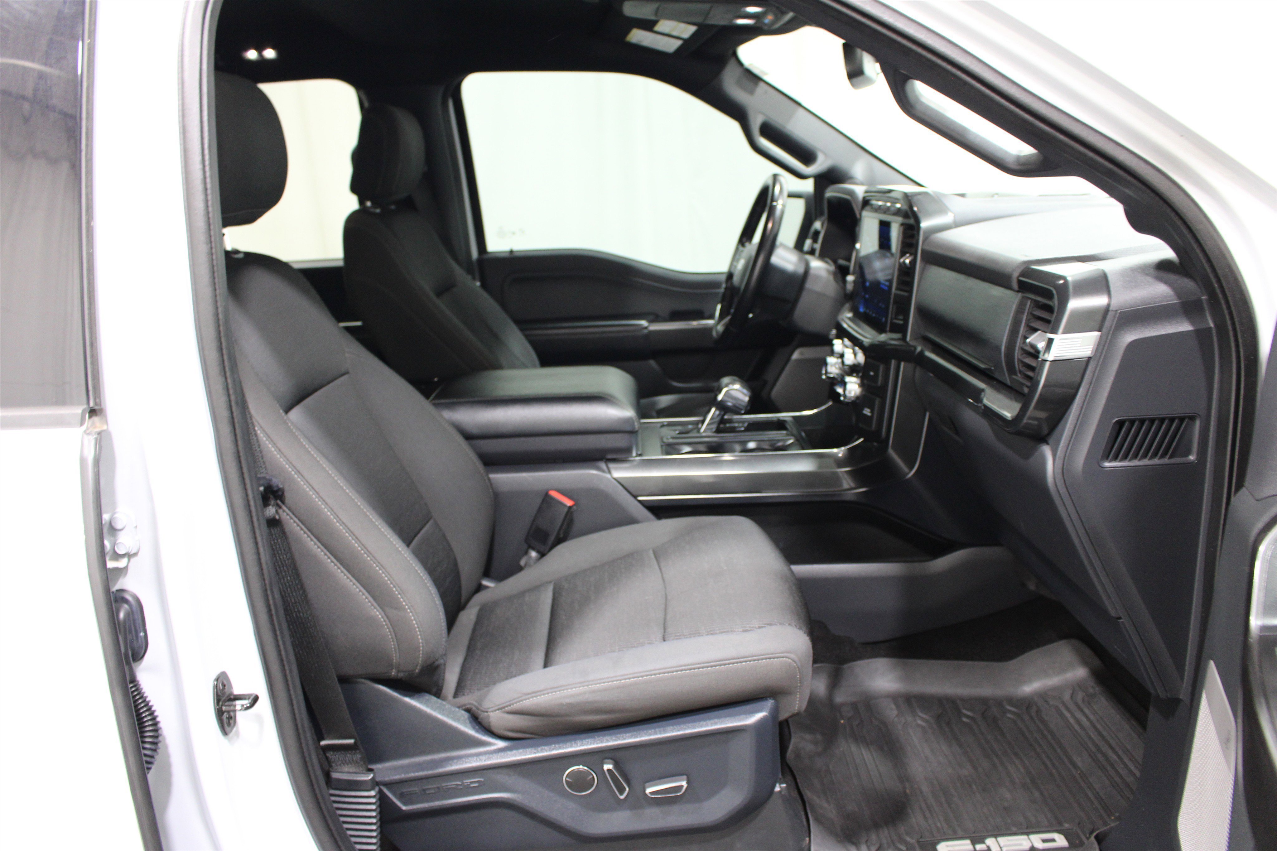 Used 2021 Space White Metallic Ford XLT image 25