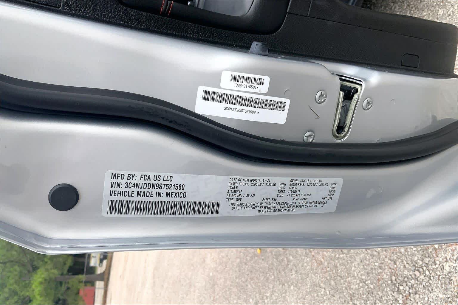 Used 2025 Silver Zynith Metallic Clearcoat Jeep Trailhawk image 36