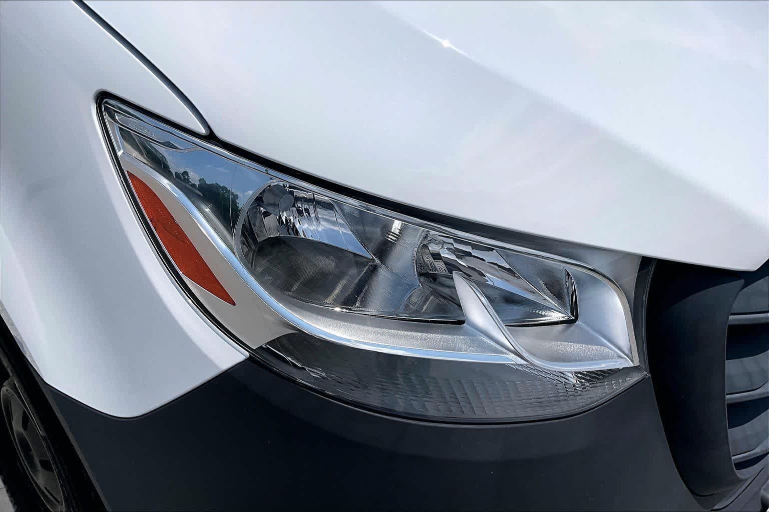 Used 2025 Arctic White Mercedes-Benz  image 30