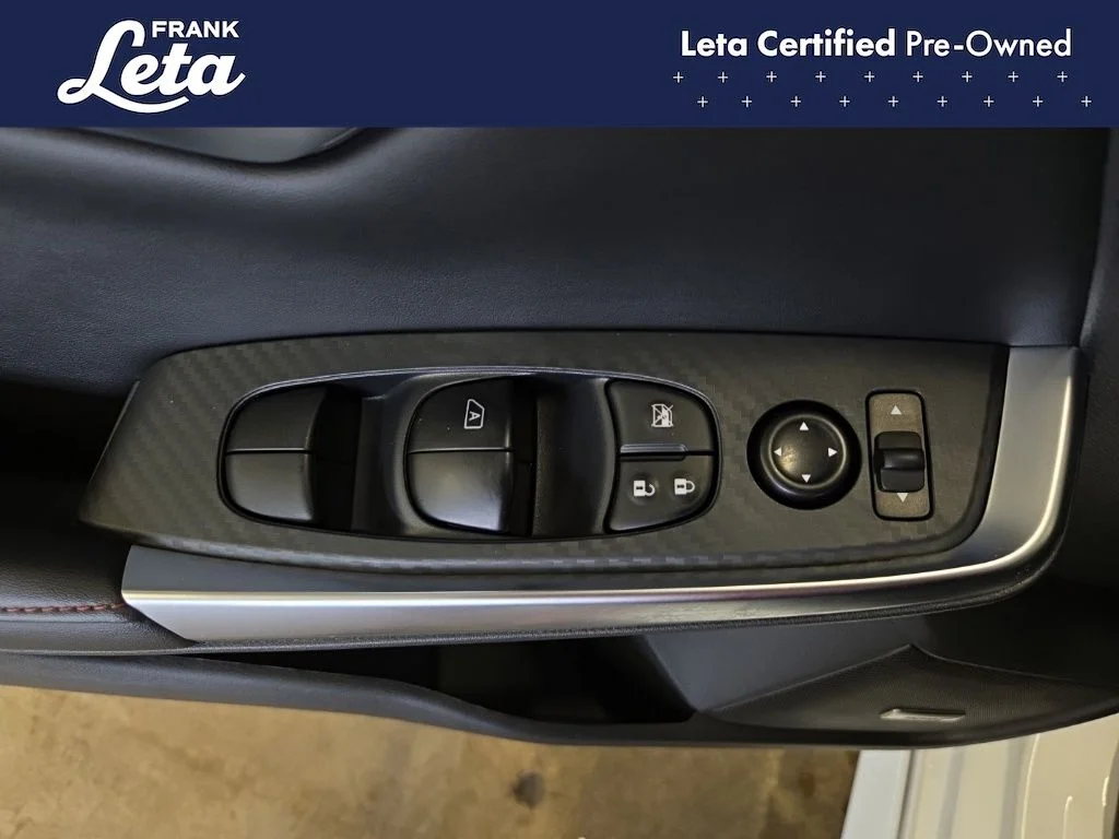 Used 2025 White Nissan SR image 22