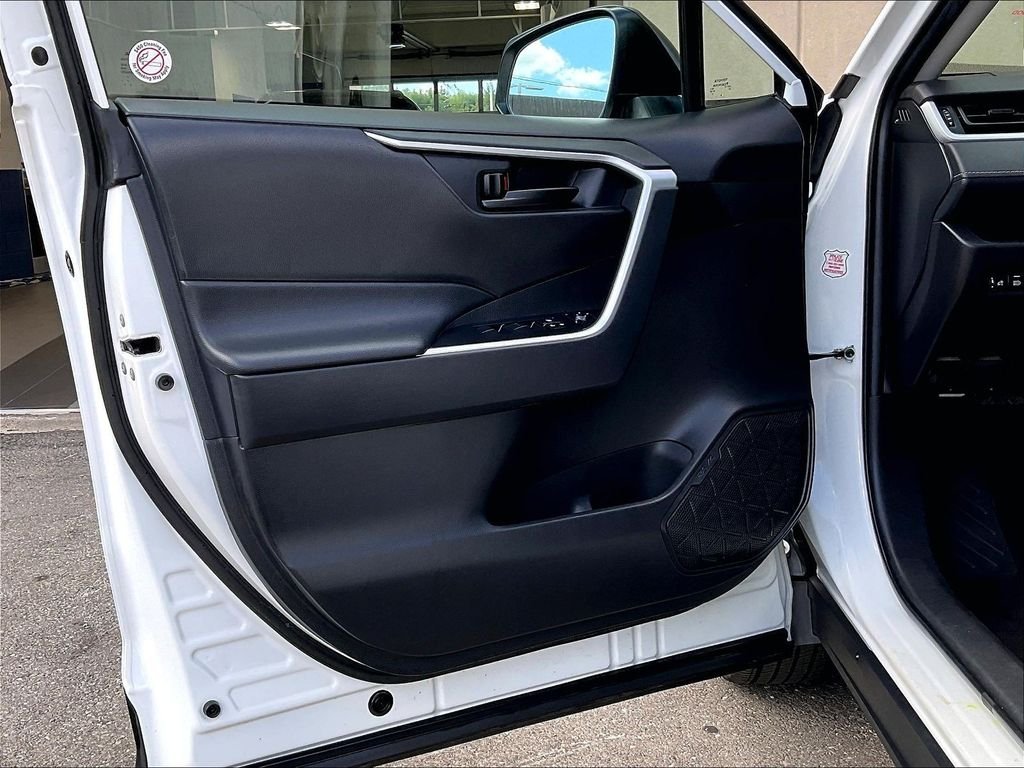 Used 2025 White Toyota LE image 9