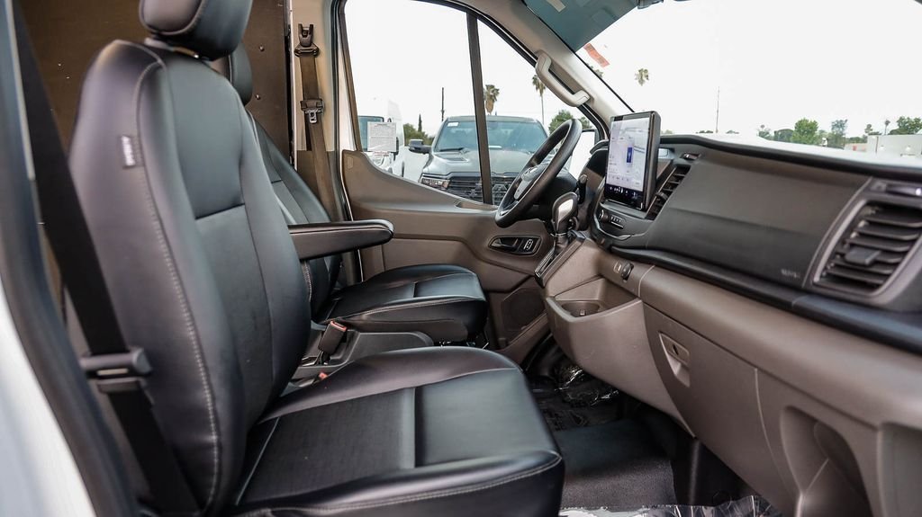 Used 2024 Oxford White Ford Base image 19